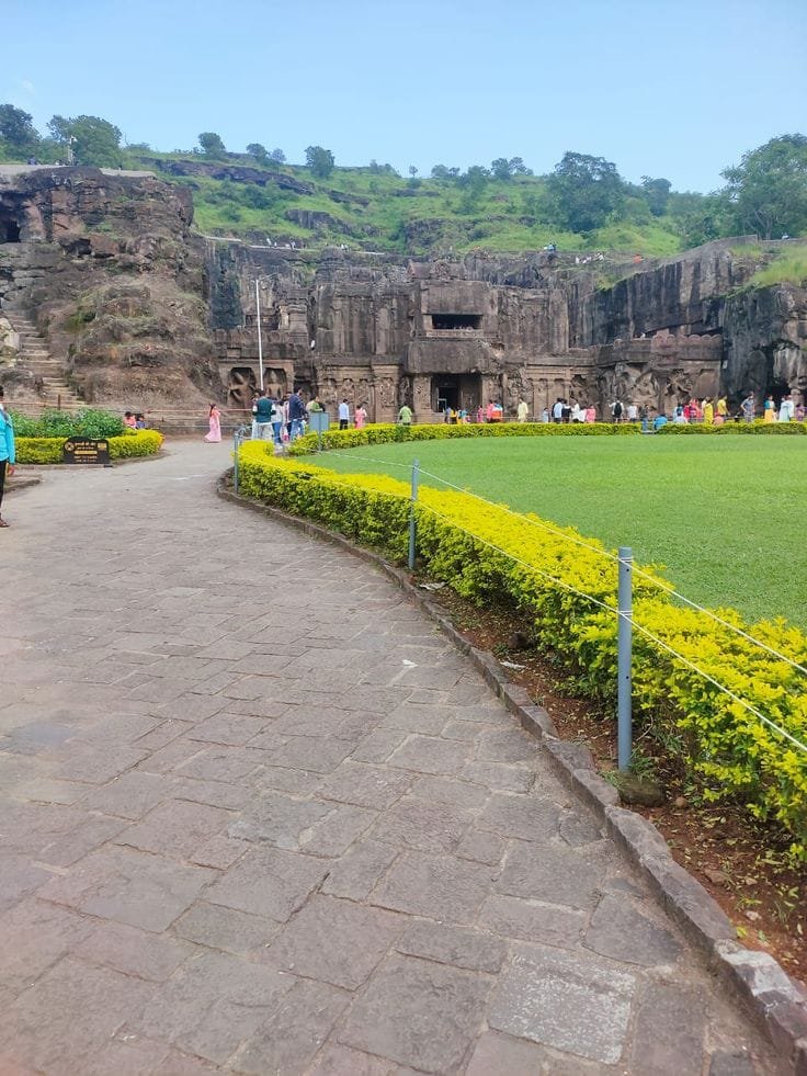 Shirdi to Ellora caves taxi service